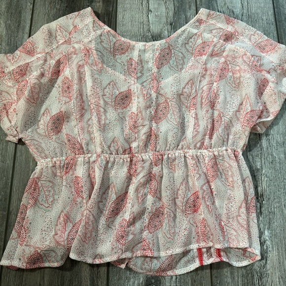 KIRRA Sheer V-Neck Flowy and Lightweight Top - S - Picture 6 of 6